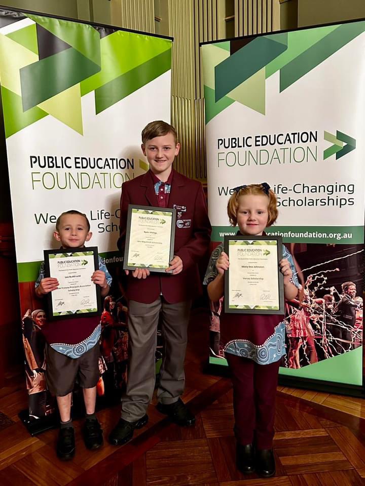 Ryan8Kellie's tweet photo. Congratulations to three Curran PS students who received scholarships at the Public Education Foundation awards this week β¨
Our school community is incredibly proud of your outstanding achievements and excellence πππΎ
#CaptureCurran #LoveWhereYouLearn #proudlypublic2024 https://t.co/DZzZK8Txum