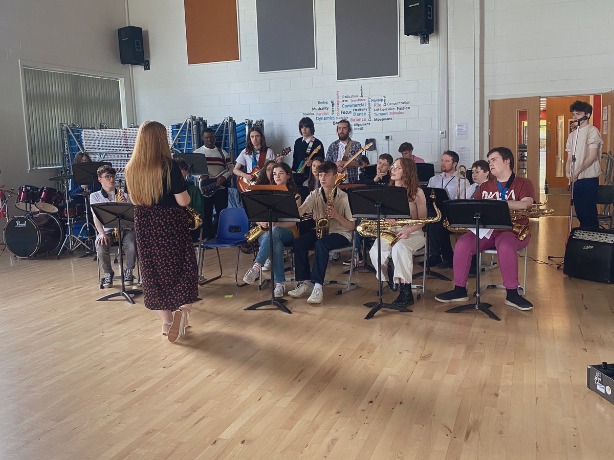 CglenMusicDrama's tweet photo. Our jazz band and funk group had the pleasure of jamming with Tom today, what a buzz! 🤩🎸 Here are some snippets… 
@brassholes @CglenHighSchool @MissMarshallSax https://t.co/2GkIfnMFWH