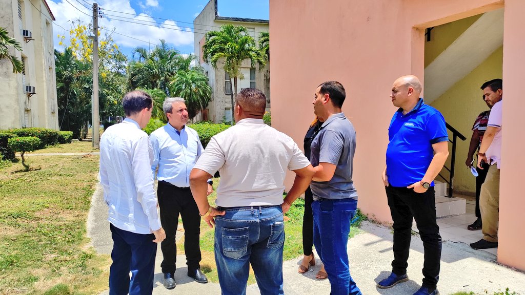 La visita del Ministro de @CubaMES fue propicia para realizar un recorrido por el campus, revisar varios objetos de obra en ejecución e interesarse por los servicios que se brindan a la comunidad universitaria. @raydelmp @BasultoRamirez @GeidisMichel @feu_uci @PCC_UCI