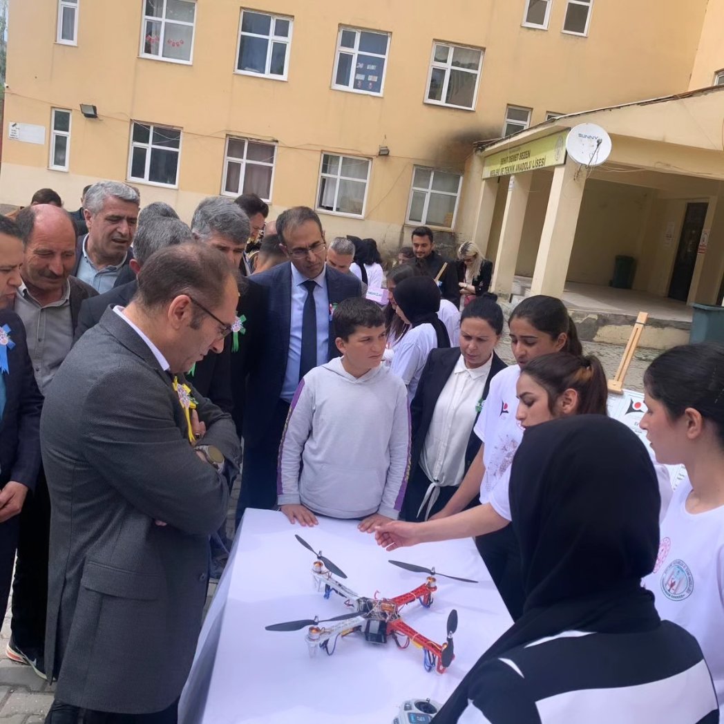 DemetMtal's tweet photo. Öğrencilerimiz tarafından hazırlanan Tübitak 4006 Bilim Fuarımızı gerçekleştirdik. Teşriflerinden dolayı başta İlçe Milli Eğitim Müdürümüz Sn. Vedat KAYA'ya, Şube Müdürlerimize, Okul ve Kurum Müdürlerimize ve tüm misafirlerimize çok teşekkür ederiz.
@kayavedat7580 @malazgirtmem https://t.co/rQcpluJ5mV