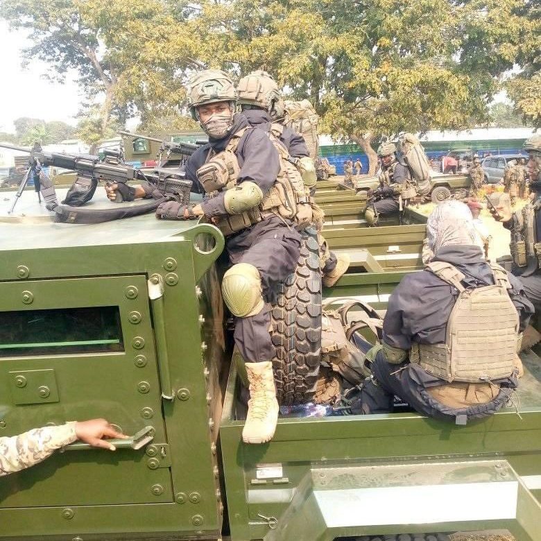 🛑 Urgent 🛑 ☀️ Très bonne nouvelle pour le Congo de #Fatshibeton☀️
Le colonel #Elysé_mbarabagobo de #RDF_M23  chargé de renseignements ainsi que tous ses hommes ont été décimés  à kikuku ce soir à 19h, plusieurs corps ennemis gisent sur le sol. Il n'est pas  encore tard de
