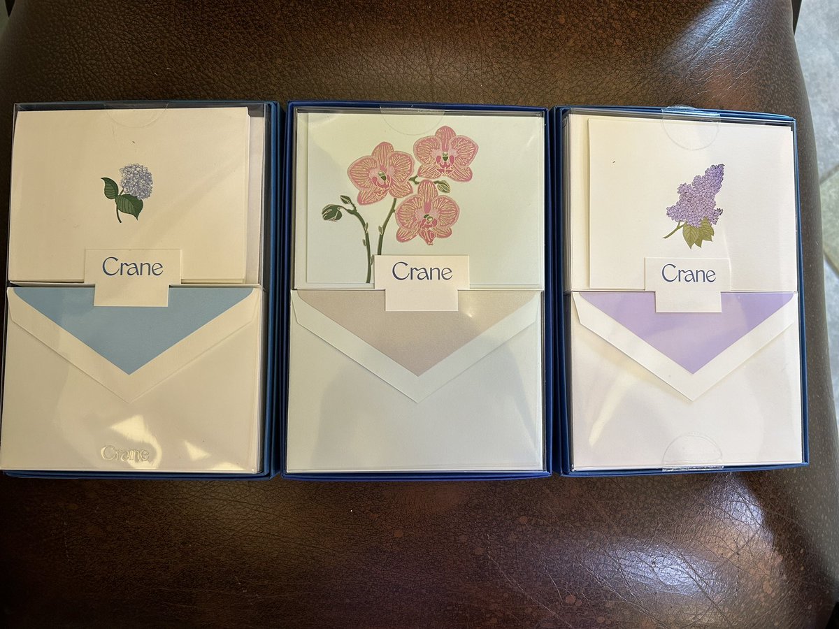 Give mom a lasting, beautiful and practical bouquet this year courtesy of Crane & Co. stationery.  They are not scented but they will never wilt. penloversparadise.com/product-catego… #penloversparadise #mothersdaygiftideas #cranestationery #letterwriting #stationery