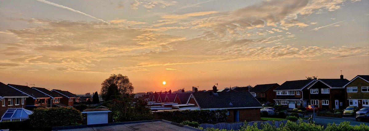 Sun setting on another week!! 

#Sunsets
#StokeonTrent
#FridayVibes