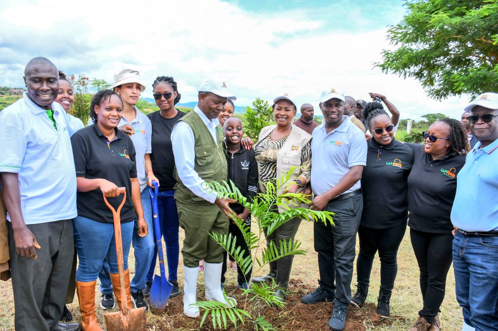 KeTreasury's tweet image. CS,leading #TreePlantingDay in @Machakos_Gov where he was the chief guest. .CS Ndung’u encouraged Kenyans to nurture the #trees they&apos;ve planted today, ensuring they thrive and #grow #TreeGrowingDay See video below: 10.05.2024_20.17.47_REC.mp4