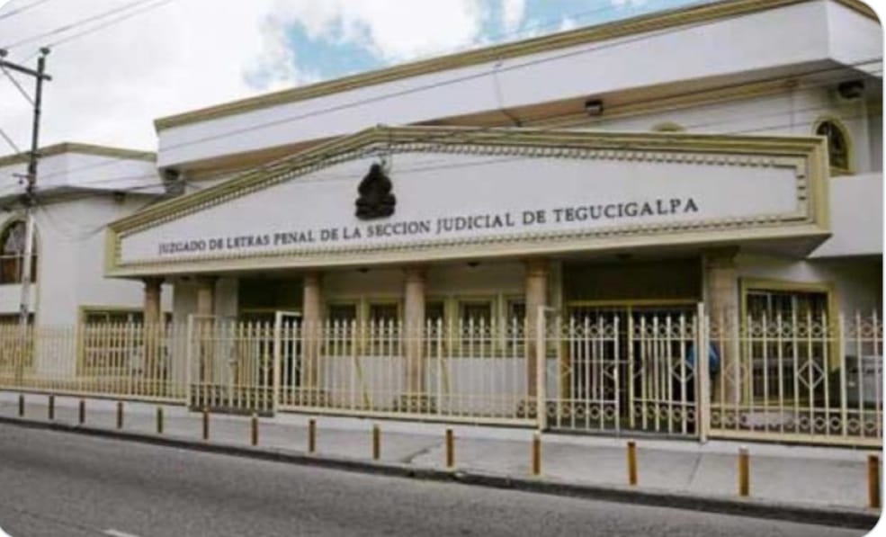 Palacio Judicial #JuzgadodeLetras de lo Penal dicta prision preventiva a presunto acusado de Violación Agravada #Tegucigalpa.