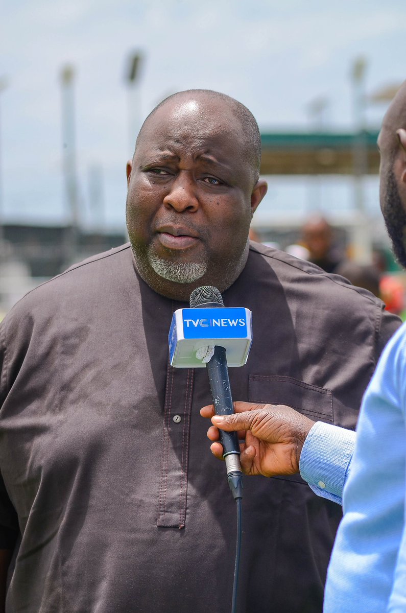 AOAcademy's tweet image. Snaps 📷 from the 3rd edition of the Asisat Oshoala Academy School Project! 🌟 at Oko Baba Youth Centre, Ebute Meta.

This is with proud support from Nike and Women Win.

 Let&apos;s empower the next generation of leaders together! 💪⚽️

#SchoolProject