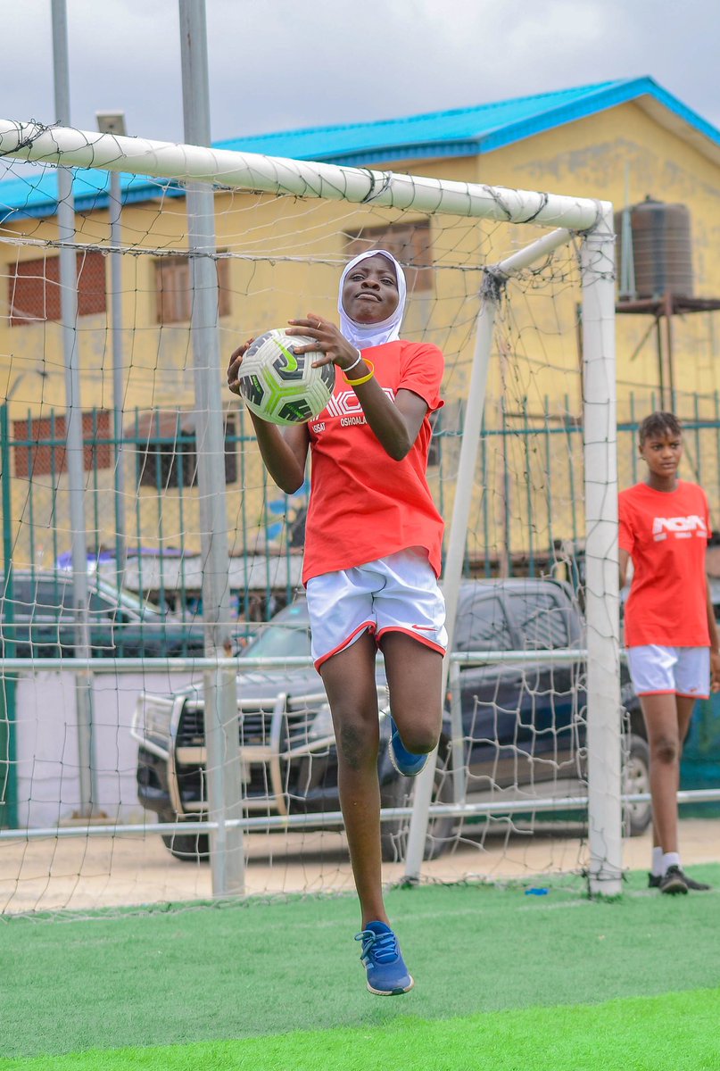 AOAcademy's tweet image. Snaps 📷 from the 3rd edition of the Asisat Oshoala Academy School Project! 🌟 at Oko Baba Youth Centre, Ebute Meta.

This is with proud support from Nike and Women Win.

 Let&apos;s empower the next generation of leaders together! 💪⚽️

#SchoolProject