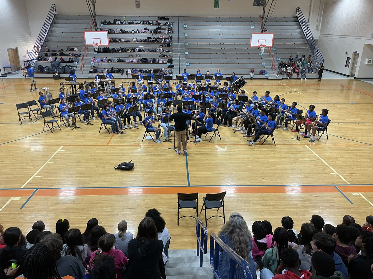 Thank you <a href="/TweetDCS_SMS/">Southaven Middle</a> Band for showcasing your 6th grade talent! This was a treat for our 5th graders and a great way to wrap up a Friday! It’s very exciting to see so many of our precious students shining bright with talent. 
💙🧡 #TeamDCS