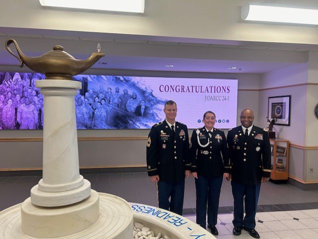 It’s Friday! 😄 Time for a Soldier Spotlight Lt. Col. Kelvin Bell and Master Sgt. Mike Gibson traveled down to Patrick Space Force Base in #Florida to watch Sgt. 1st Class Danielle Cotton graduate from the #DEOMI Equal Opportunity Advisor Reserve Component Course!