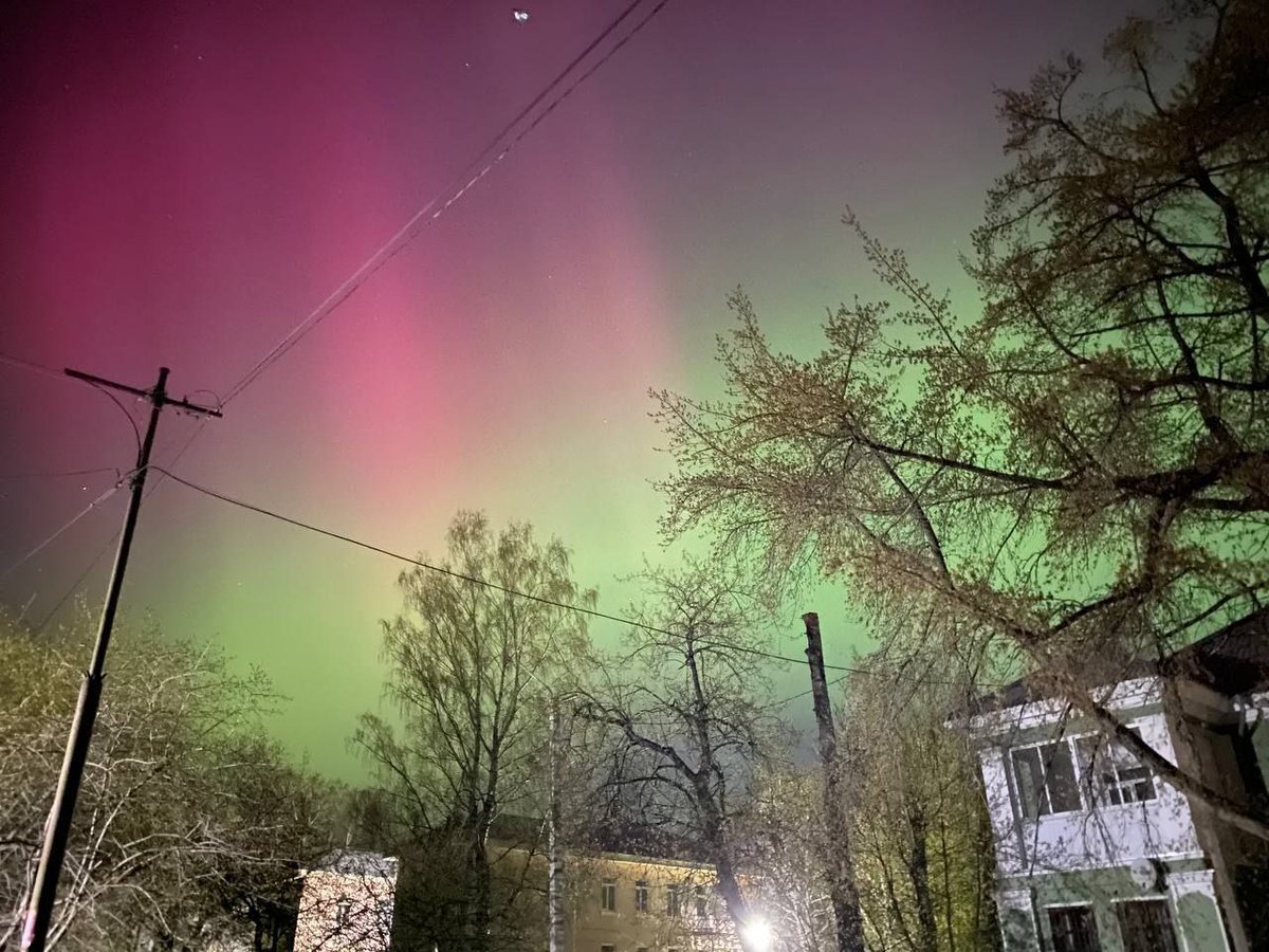 Northern lights are visible in a large area of Russia, including the Moscow region, as well as in the Saratov and Voronezh regions and in southern Siberia.
