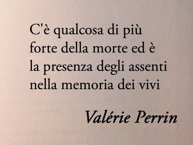 - Valérie Perrin

#valerieperrin #cambiarelacquaaifiori #scrittrice #donna #writer #WriterCommunity #writerslife #woman #sadness #sadnesspage