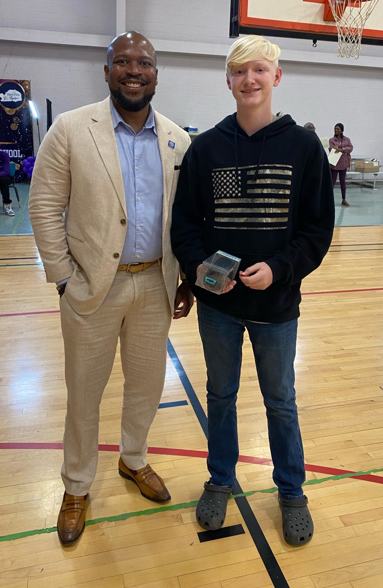 ChrisMorris___'s tweet photo. "Crestview Middle School rocked our TCAP/Attendance reward day! The energy was off the charts as learners celebrated their hard work and commitment. Shoutout to our amazing staff for making it happen! #CrestviewPride #SuccessStory #EducationWins" @TCSchools_ @jbriannorton https://t.co/w1aGPKSAzr
