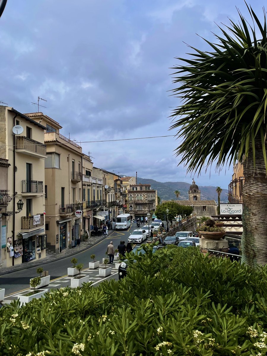 1000 🇱🇺🇯🇵 tweet media