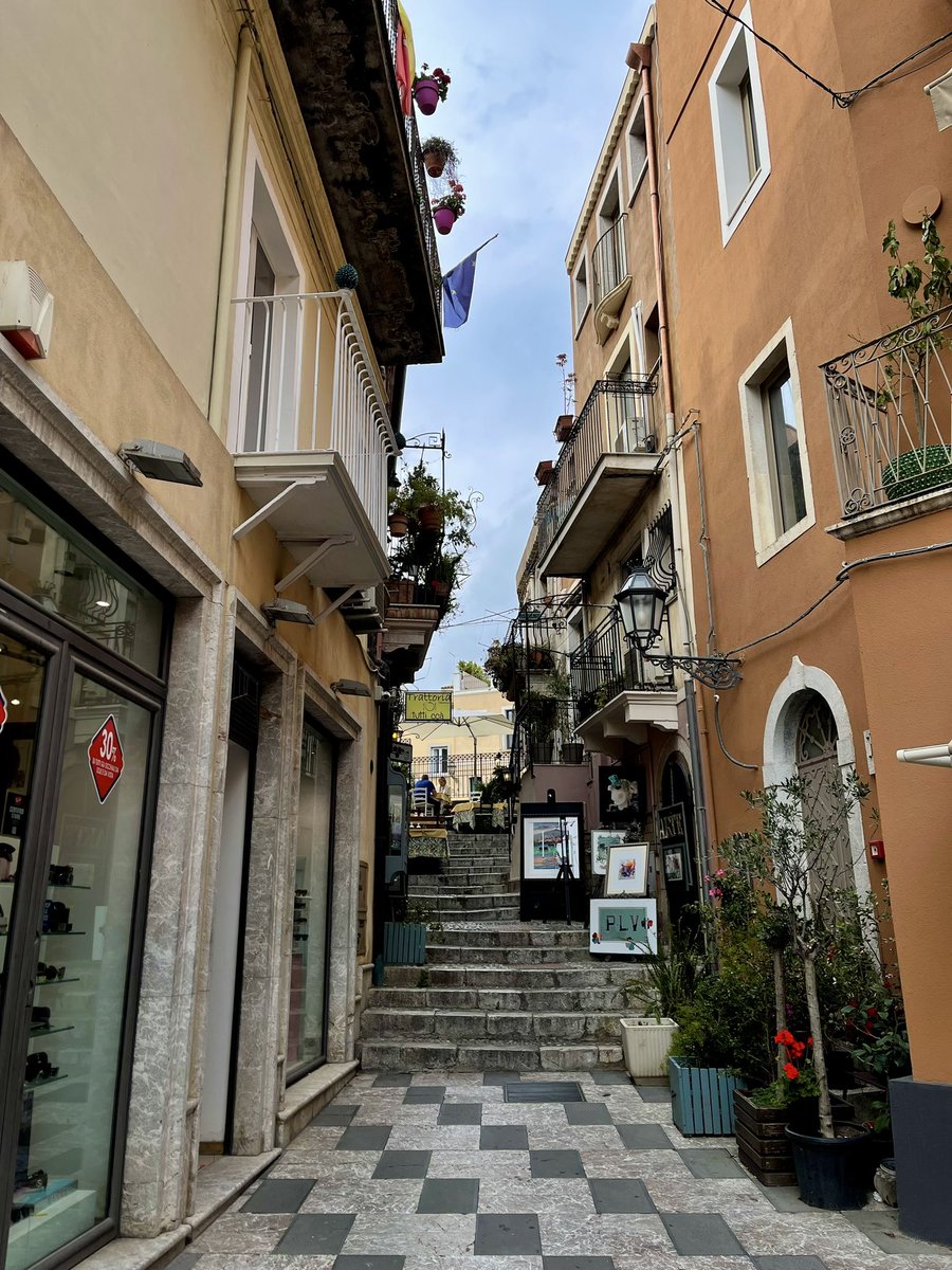 1000 🇱🇺🇯🇵 tweet media