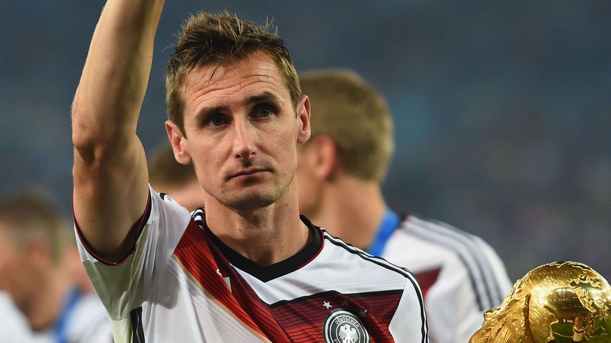 🚨 Miroslav Klose could become one of the assistant coaches if Hansi Flick returns to Bayern as head coach! [Source: @Plettigoal]