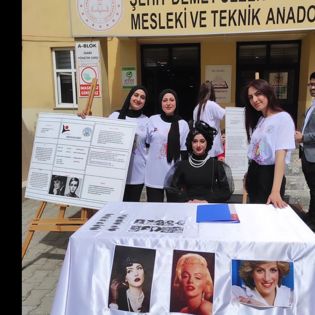 Öğrencilerimiz tarafından hazırlanan Tübitak 4006 Bilim Fuarımızı gerçekleştirdik. Teşriflerinden dolayı başta İlçe Milli Eğitim Müdürümüz Sn. Vedat KAYA'ya, Şube Müdürlerimize, Okul ve Kurum Müdürlerimize ve tüm misafirlerimize çok teşekkür ederiz.
<a href="/kayavedat7580/">Vedat Kaya</a> <a href="/malazgirtmem/">Malazgirt MEM</a>