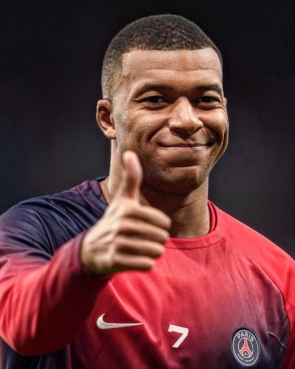 🔴🔵🇫🇷 Kylian Mbappé, currently saying goodbye to Paris Saint-Germain ultras after his announcement.

The farewell ceremony will take place on Sunday for his last game at Parc des Princes.

…and then, time for Real Madrid. ⚪️🔜