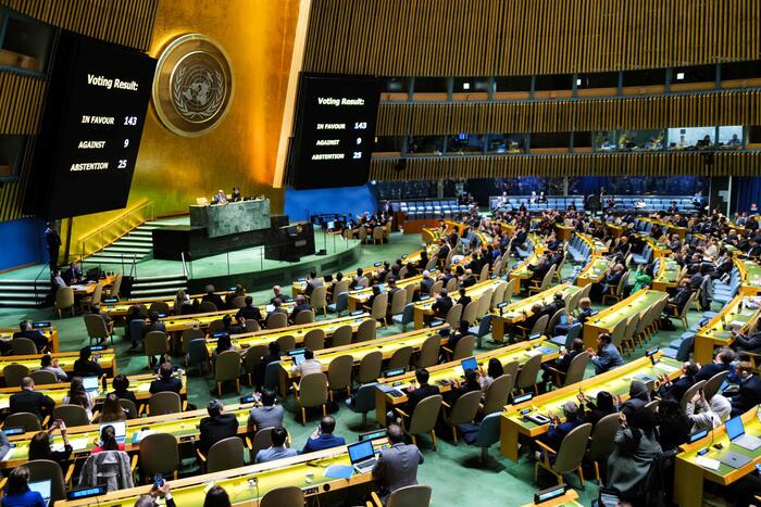 🇵🇸L'Assemblea generale approva una risoluzione con cui la #Palestina diventa a pieno titolo membro dell'ONU. ✅143 voti a favore, 9 contrari, tra cui gli USA, l'Ungheria di Orban e l'Argentina di Milei. ❌Una vergogna l'astensione dell'Italia di Meloni, insieme a Germania e UK.