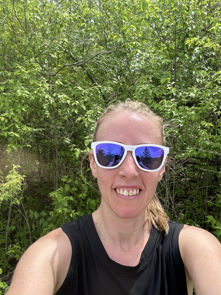 I got in a midday run after a few meetings canceled! Even better the sun was finally out & my legs felt good! 👏🏼☀️

6 fantastic Friday miles ✅🥳🏃🏼‍♀️‍➡️

#fridayrun #runchat #runhappy