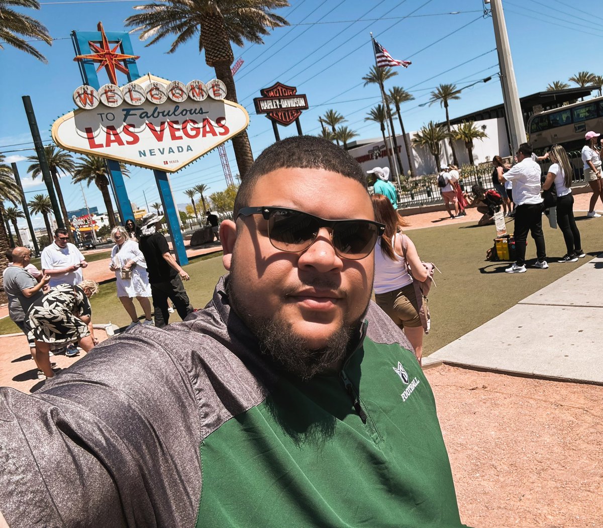 Portland ➡️ Vegas Last day on the road here in the 7️⃣0️⃣2️⃣ trying to hit the jackpot on some more ballers from the home town!! 🏠 🏈 👀 Sin City 🎰 to the Rose City 🌹 is the move!! Time to #JoinTheInvasion ⚔️ and become the next great #VegasViking 🖖🏽 to join us! #GoViks 🟢⚫️