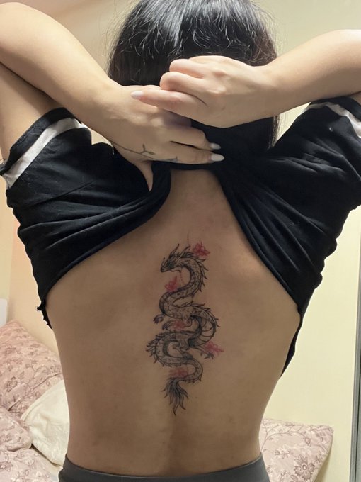 Got a new tattoo. 👀 https://t.co/pFc5L76pgm