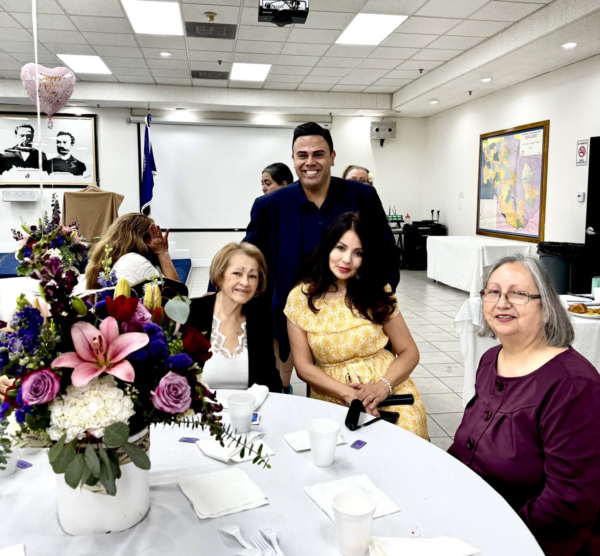 It’s a Mother’s Day brunch over at the Montebello Armenian Center with Mayor Pro Tem Melendez and Councilmember Jimenez! The Mother’s Day countdown continues with 48 hours to go! #AD54 #Montebello