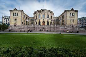 NARSISSISTERNES HUS! @Stortinget