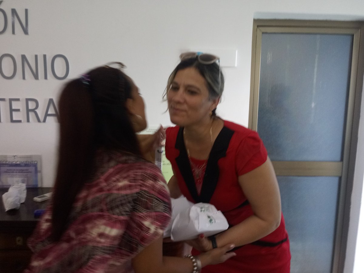 Después de la actividad general con los trabajadores de @CIDEM_Cuba, se realizó sencillo pero emotivo encuentro con las mujeres miembros del Consejo de Dirección, todas esforzadas y comprometidas con la empresa. #MadresEnRevolución @Alejand42762862 @MaydaMauriBCF