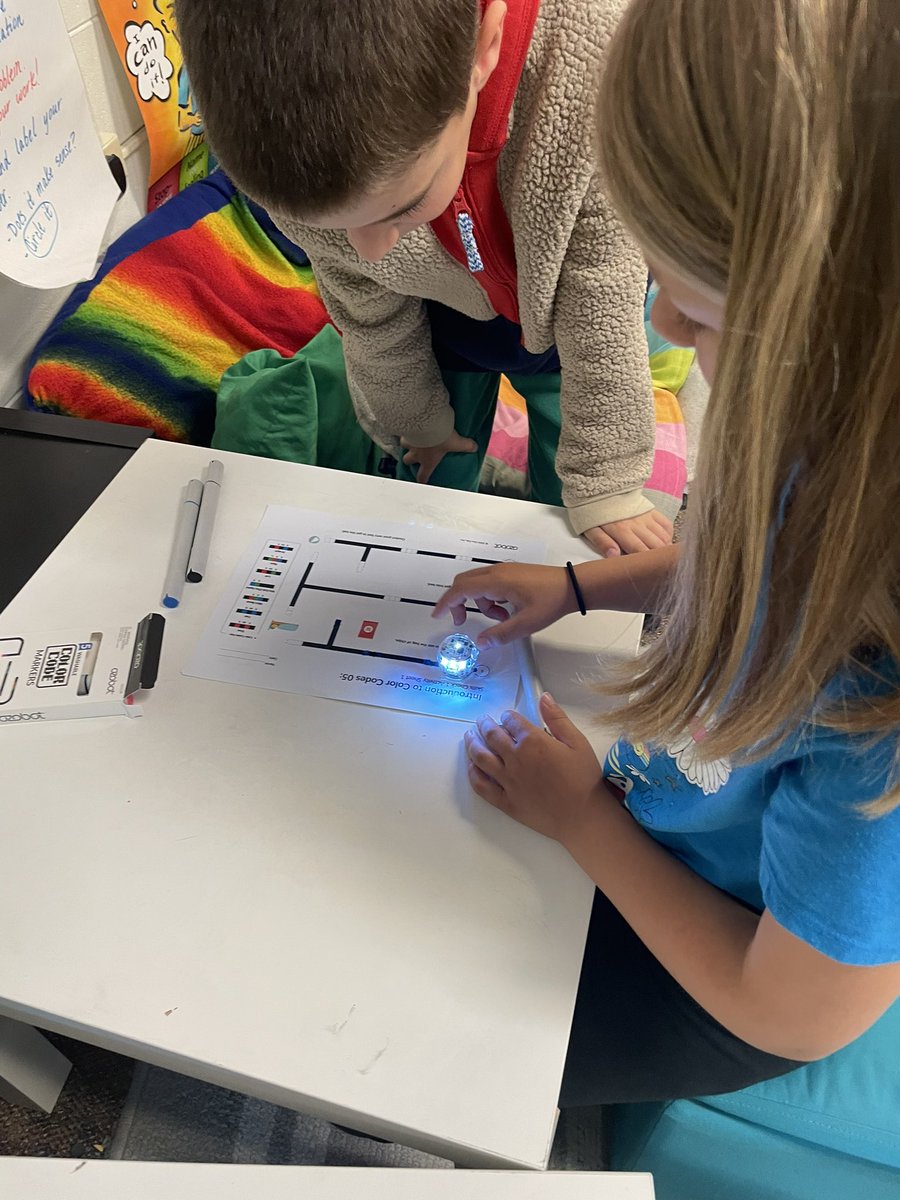 Ketchingham34's tweet photo. Coding with ozobots! Thank you WEF for these amazing little robots! 2nd graders are learning to code and having a blast! #winfield34 #winfiededucationfoundation #ozobots https://t.co/NqSIdL08tm