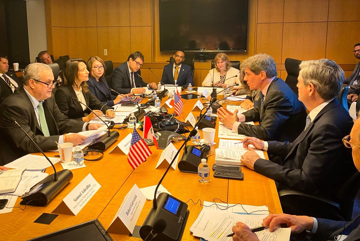 Productive discussions at the inaugural U.S.-Peru High Level Dialogue this week. I spoke with @CancilleriaPeru DG Echeverría about promoting investment, expanding trade, and more. Also, extremely pleased to welcome Peru into the 🔵#BlueDotNetwork! 🇺🇸🤝🇵🇪 state.gov/joint-statemen…