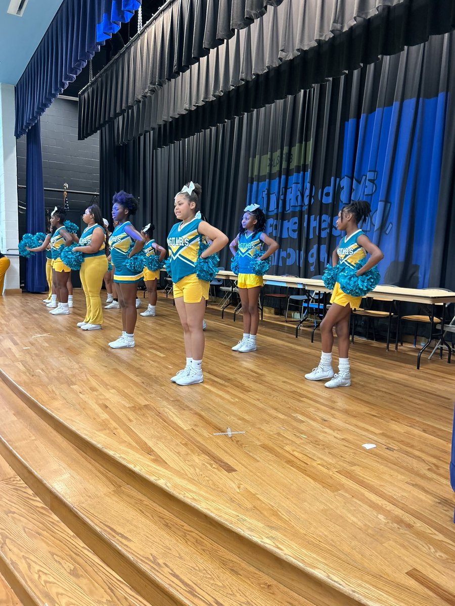 SOL Pep RALLY DAY!💚💛We spot some former HUSKIES!  Great JOB!  Shout out to KFMS Cheerleaders for Cheering on the HUSKIES #hillpointhuskies #onceaHUSKYalwaysaHUSKY #HPLeadersofthePACK