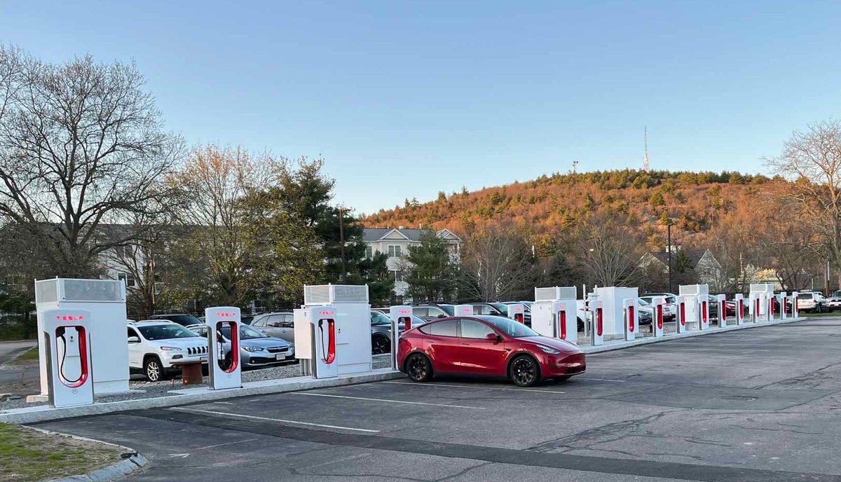 New Tesla Supercharger: Canton, MA (20 stalls) tesla.com/findus?locatio…