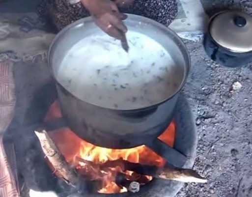 Serhad Yöresine ait 'Pung' ile yapılan ayran çorbası//  Evliya Çelebi'nin buradaki Kürtlerden öğrenip defterine kaydettiği ve her yöreye göre farklı pişirilen,  'Mast Ava'  Yani Ayran çorbası.
