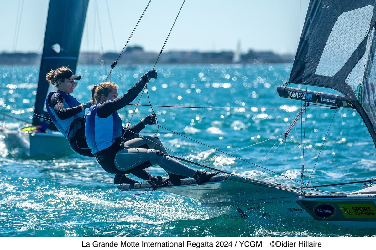 Het 49erfx team Maenhaut/Geurts moest vandaag, ondanks een 1e plek in de 2e race, een plekje toegeven. Ze staan nu 2e op 3pt. van het Franse duo Steyvaert/Picon!💪 

#sportvlaanderen #icoats #magicmarine #zeilen #sailtoparis #EK #49erfx 
📷YCGM / Didier Hillaire