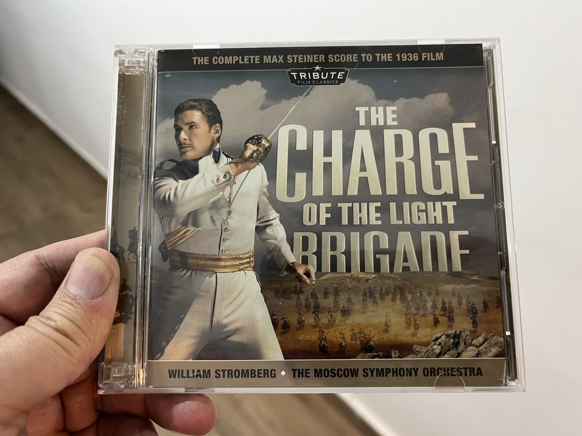 Hoy nació #MaxSteiner, compositor de la que, para mí, es una de las mejores, más completas y más extensas bandas sonoras de la historia del cine. #LaCargaDeLaBrigadaLigera (1936). Que mañana resuene en el vestuario del #RCDE!!! 

youtu.be/Hx9IcNs7hCM?si…
