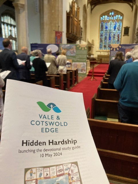 Wonderful evening in St James, Campden to listen to @SJ_Denning present her Hidden Hardship research and then to join with @BishGloucester and others in worship to launch a devotional study guide to help individuals and churches reflect on their response hiddenhardship.coventry.ac.uk
