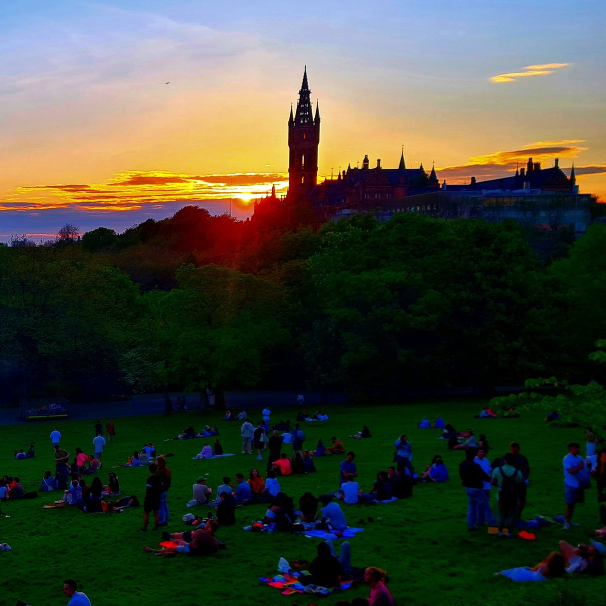 The sun setting just now over Kelvingrove Park in Glasgow on what has felt like the first proper day of Summer. #glasgow #kelvingrovepark #summer #glasgowuniversity #sunset #glasgowsunset #glasgowtoday