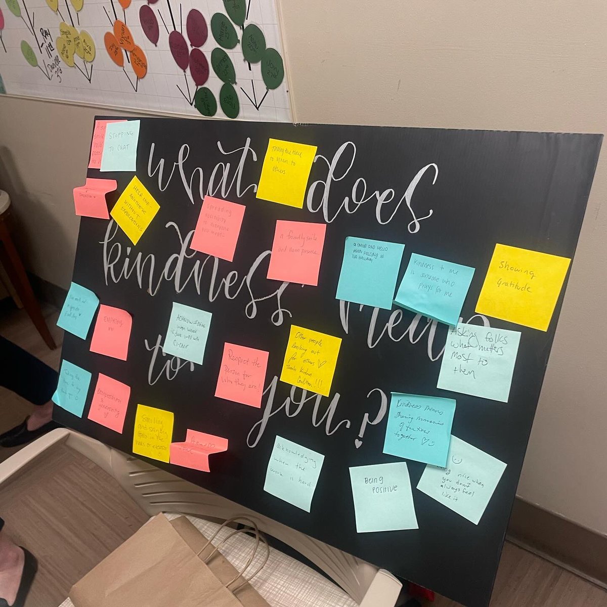 StanfordDeptMed's tweet photo. Scenes from a great event by The Kindness Coalition (@TKCshc)! A #StanDoM initiative, TKC promotes kindness in healthcare, fostering a collaborative environment. Monthly "Kindness Kickbacks" let workers bond over boba &amp; refreshments! 🧋🍪

#healthcare @StanfordMedRes https://t.co/ndYJ4zuGhz
