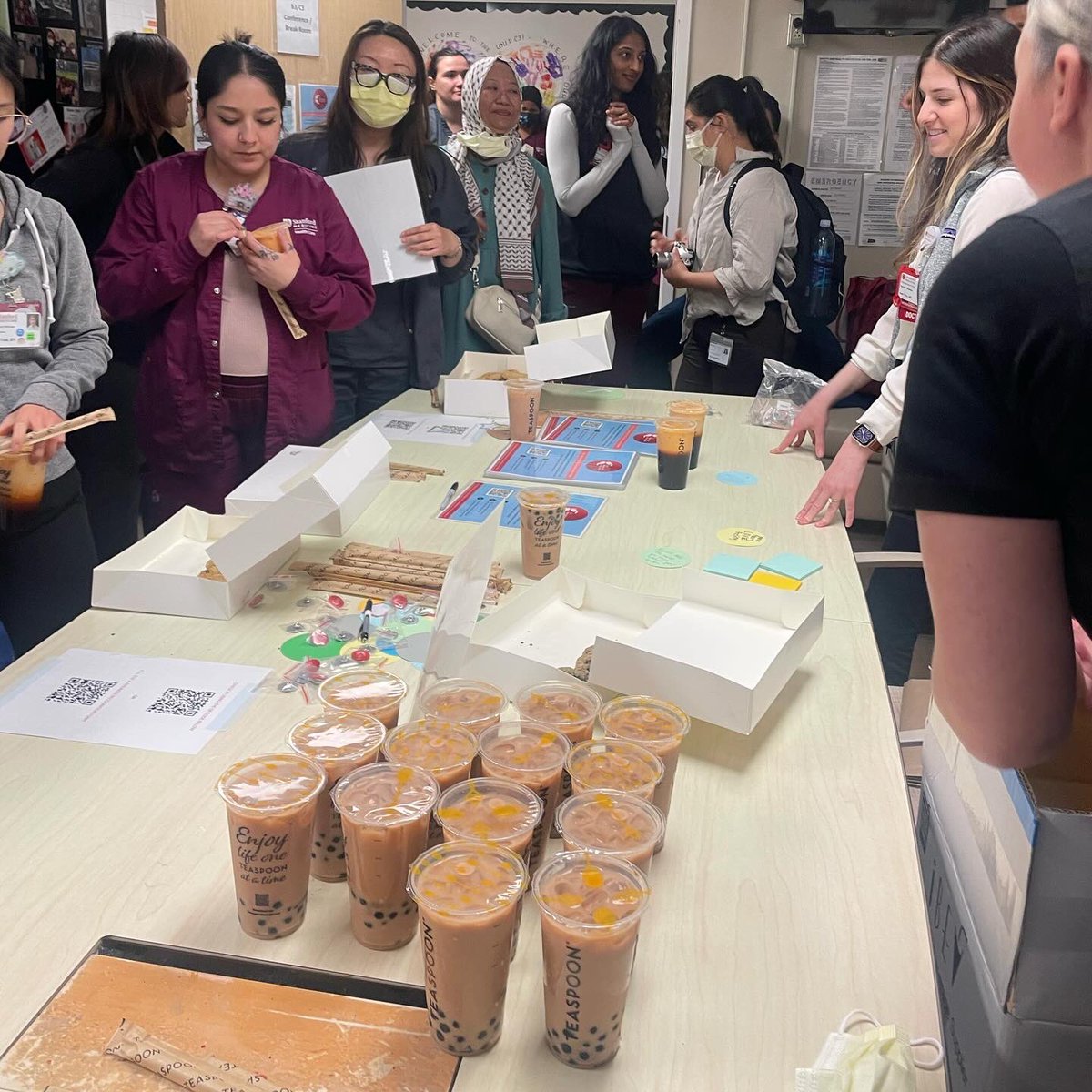 StanfordDeptMed's tweet photo. Scenes from a great event by The Kindness Coalition (@TKCshc)! A #StanDoM initiative, TKC promotes kindness in healthcare, fostering a collaborative environment. Monthly "Kindness Kickbacks" let workers bond over boba &amp; refreshments! 🧋🍪

#healthcare @StanfordMedRes https://t.co/ndYJ4zuGhz