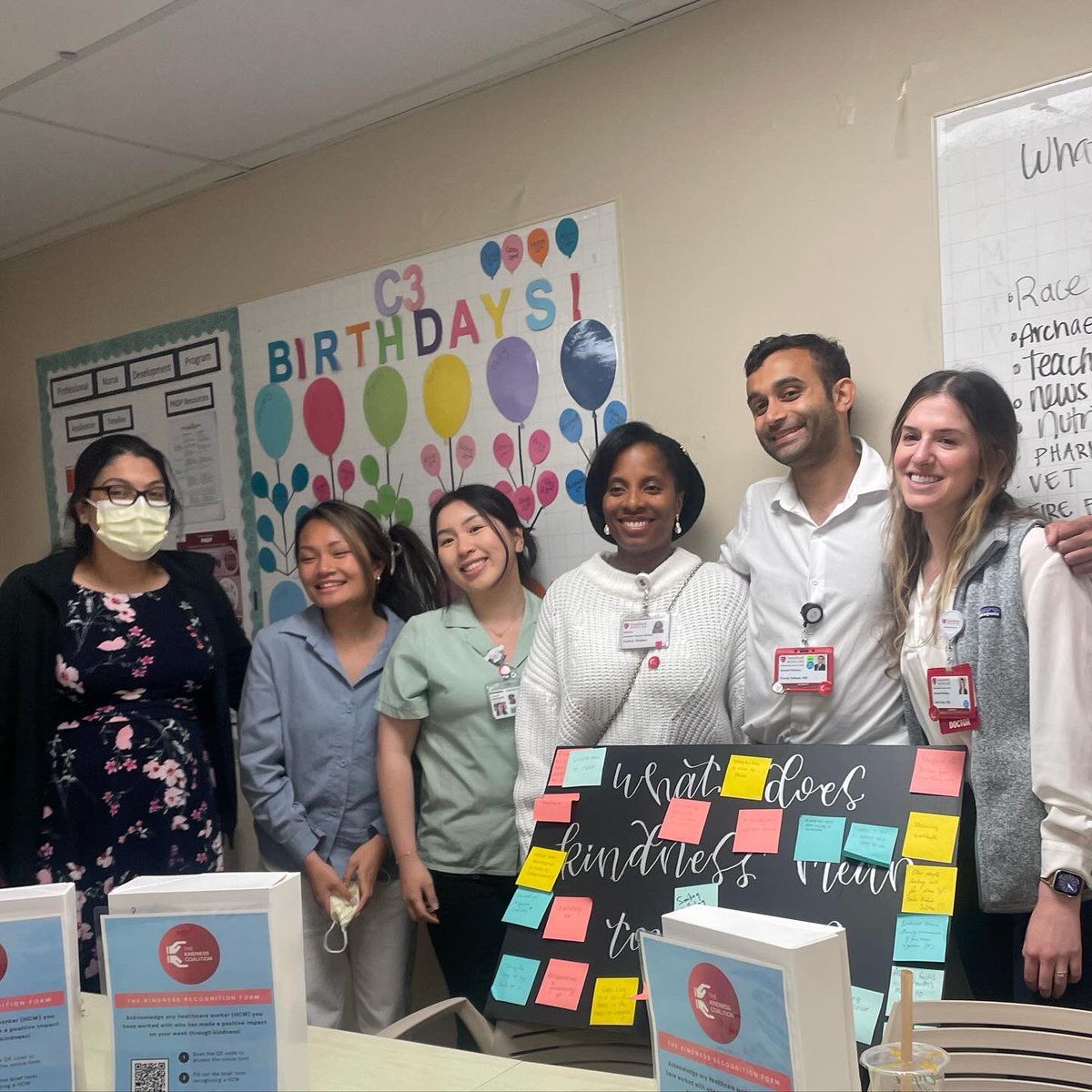 StanfordDeptMed's tweet photo. Scenes from a great event by The Kindness Coalition (@TKCshc)! A #StanDoM initiative, TKC promotes kindness in healthcare, fostering a collaborative environment. Monthly "Kindness Kickbacks" let workers bond over boba &amp; refreshments! 🧋🍪

#healthcare @StanfordMedRes https://t.co/ndYJ4zuGhz