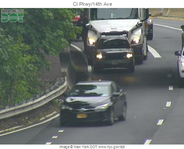 jimfeldman's tweet photo. Oh C'MON!!! Another truck on a parkway today. This time it's in #Queens on the southbound #CrossIslandParkway after the #WhitestoneBridge. The ramp from the Whitestone Bridge is partially blocked. #NoTrucksOnParkways @wcbs880 @wcbs880traffic https://t.co/QFxUPEW2RL