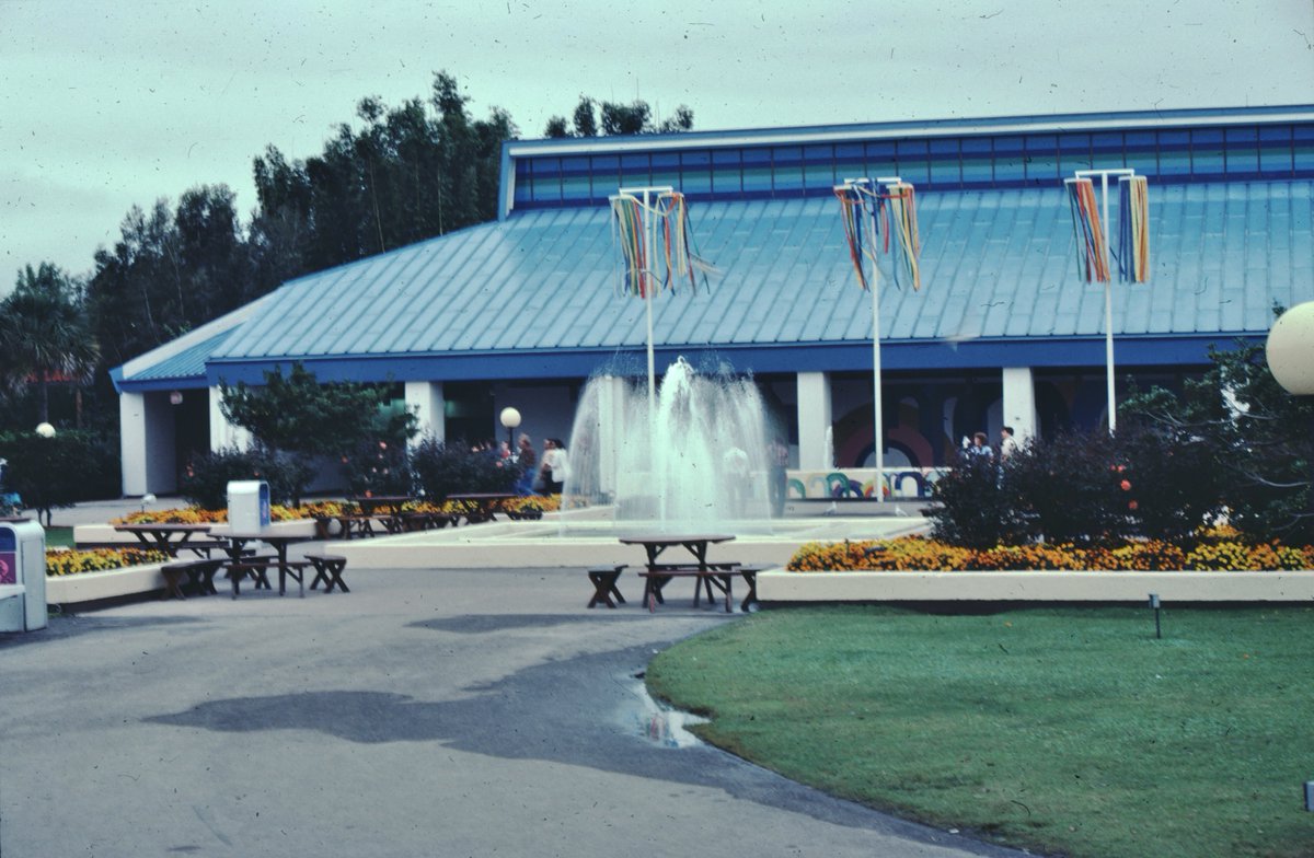 Fountains of Sea World in the before times.