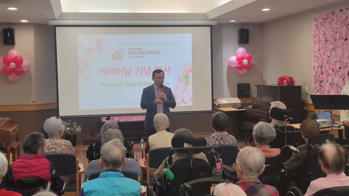 Consul General Deuk Hwan Kim attended the 5.10 (Friday) Arirang Korean Nursing Home (Director: Helen Jeong) Parents' Day celebration to Korean seniors and encouraged nursing home officials and their families.