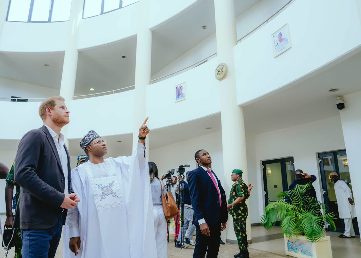 Governor Uba Sani shows the Duke of Sussex around the State House. #HarryandMeghaninNigeria