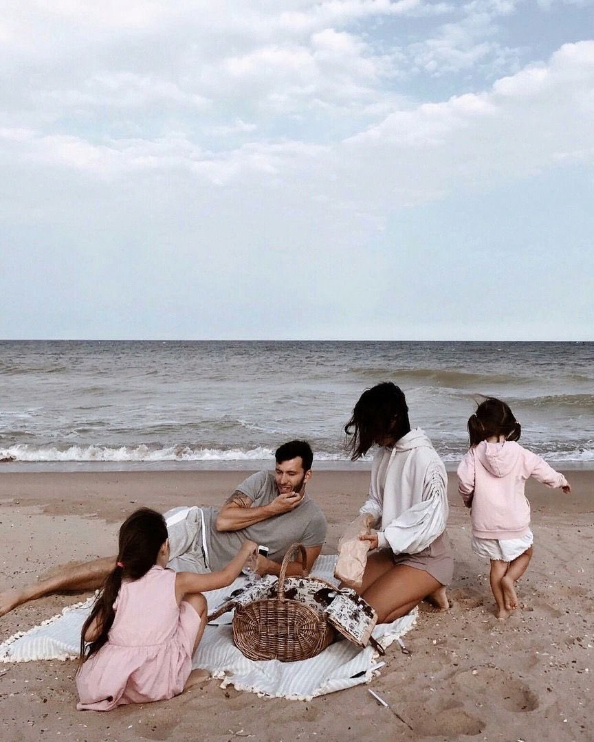 Семья и ее богатство. Моя семья надпись. Настоящее богатство. Семья единственное настоящее богатство. Семья это главное в жизни.