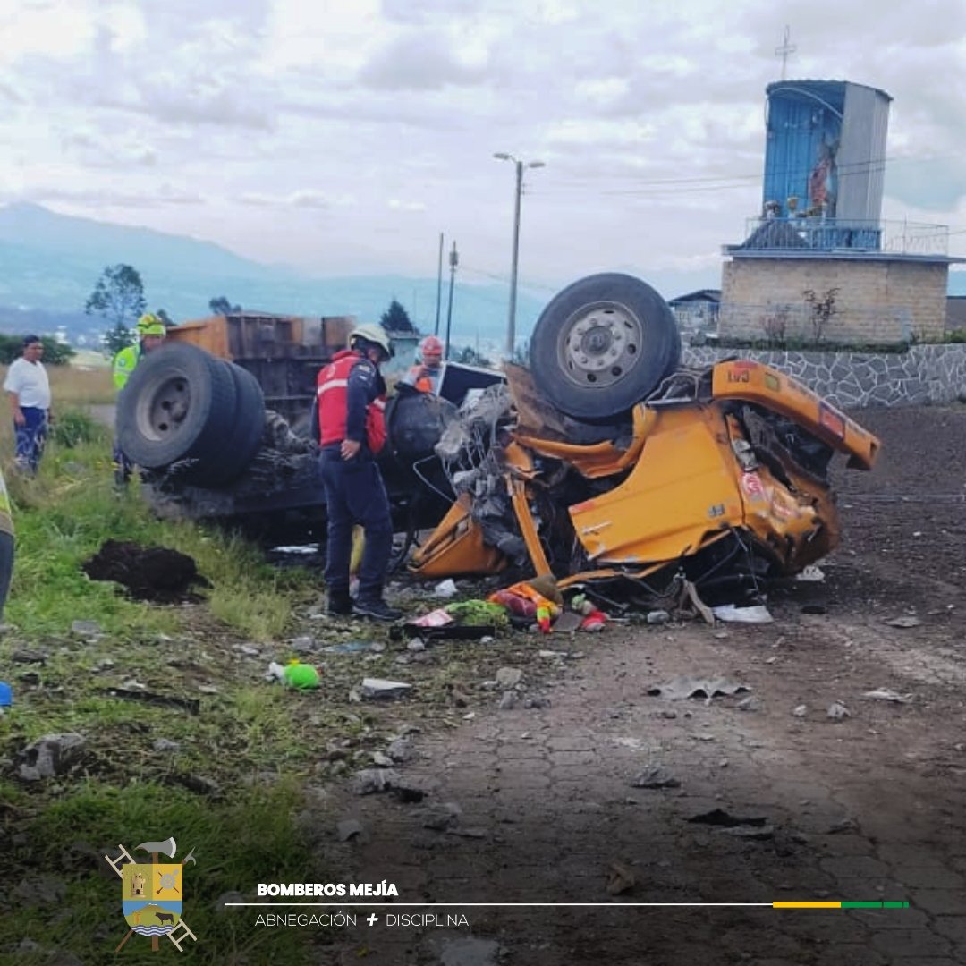 BomberosMejia1's tweet image. En Romerillos, se registró el volcamiento de una volqueta dejando como resultado una persona atrapada en la cabina.
Efectivos de #BomberosMejía 🚒🚑🔰realizaron labores de extricación 💪🏼 para liberar la víctima.
#SomosBomberos
#Activados24_7
#BomberosMejía 🔰👨🚒🚒🚑