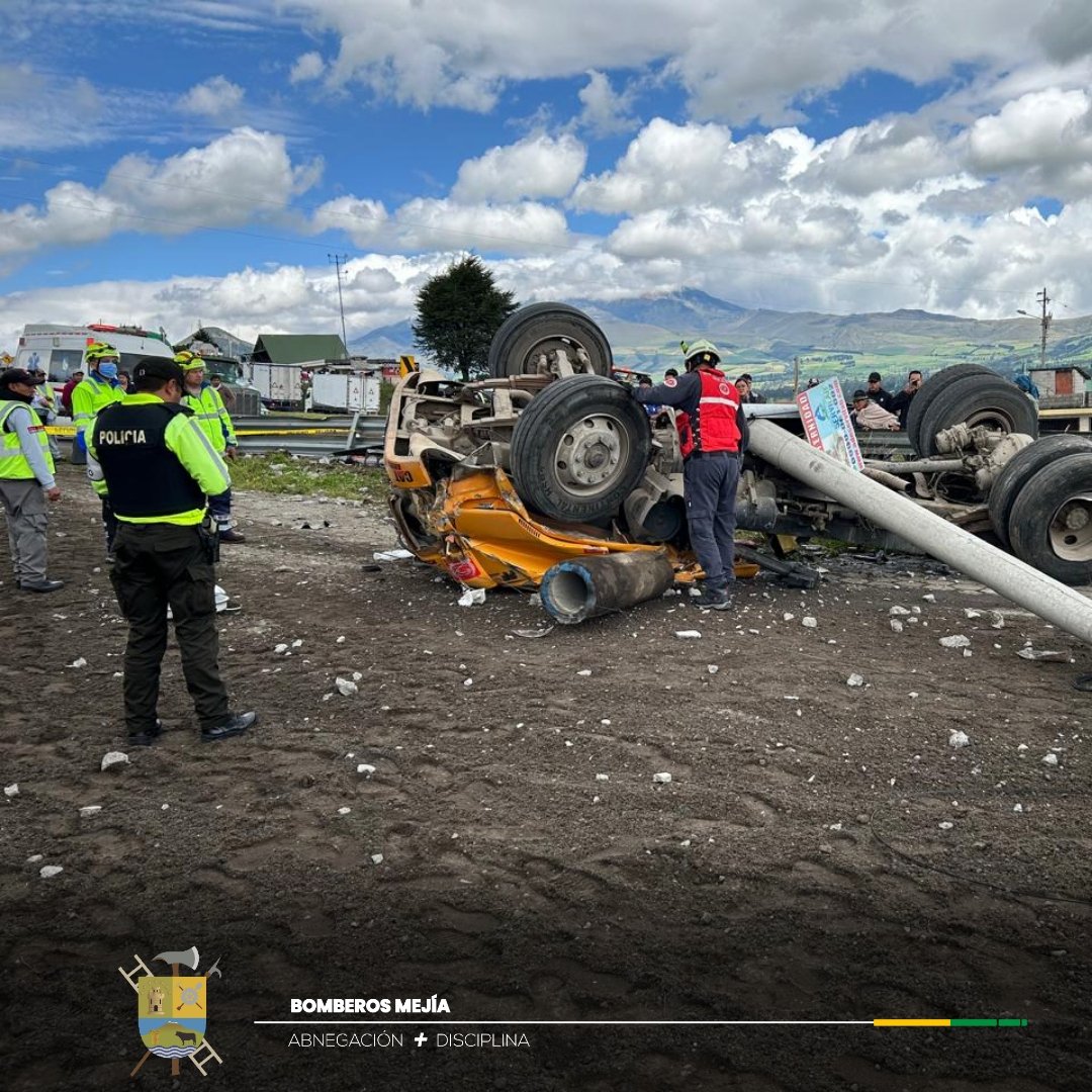 BomberosMejia1's tweet image. En Romerillos, se registró el volcamiento de una volqueta dejando como resultado una persona atrapada en la cabina.
Efectivos de #BomberosMejía 🚒🚑🔰realizaron labores de extricación 💪🏼 para liberar la víctima.
#SomosBomberos
#Activados24_7
#BomberosMejía 🔰👨🚒🚒🚑