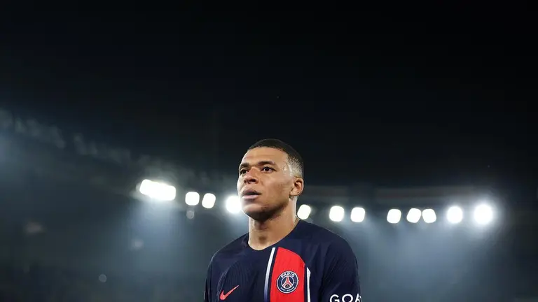 Kylian Mbappé anuncia oficialmente que se va del PSG, ¿con rumbo a Real Madrid? tudn.com/futbol/ligue-1… #RealMadrid | #Mbappe | #PSG