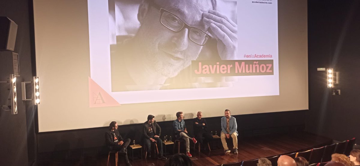 Así ha sido el homenaje a Javier Muñoz con Víctor Clavijo, Dani Lorenzo, Doctor Frusna, José Alberto Sánchez y Carlos Santos #enlaAcademia youtube.com/live/UUxznv-6q…