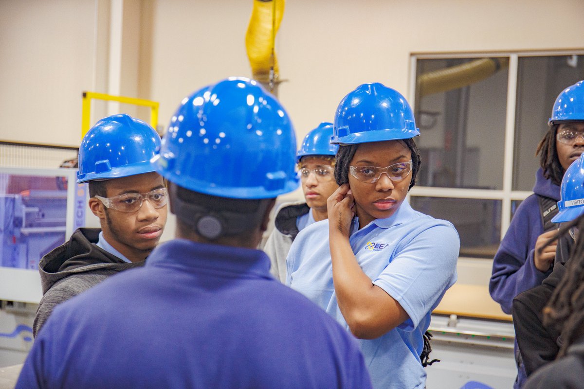 Last week, a group of YouthBuild Newark Construction CTE students visited the Eastern Atlantic States Carpenters Technical Center in Edison. During the tour, they saw the numerous classrooms, workspaces, and construction technology present in the center. #YBN #OYN